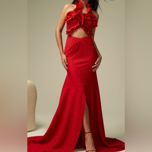Elegant Red Evening Gown - Picture 1 of 2